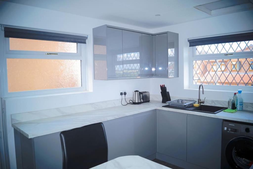באטלי Luxurious Detached Bungalow מראה חיצוני תמונה
