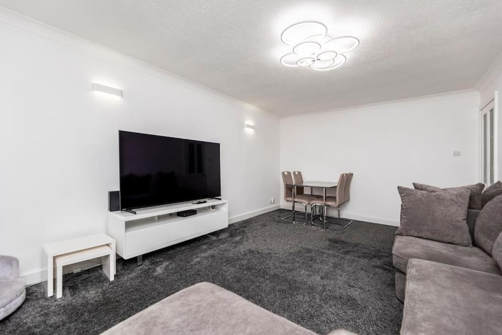 באטלי Luxurious Detached Bungalow מראה חיצוני תמונה