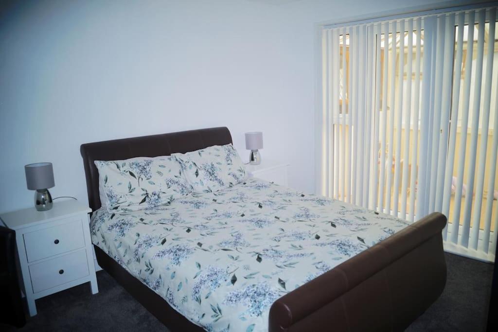 באטלי Luxurious Detached Bungalow מראה חיצוני תמונה