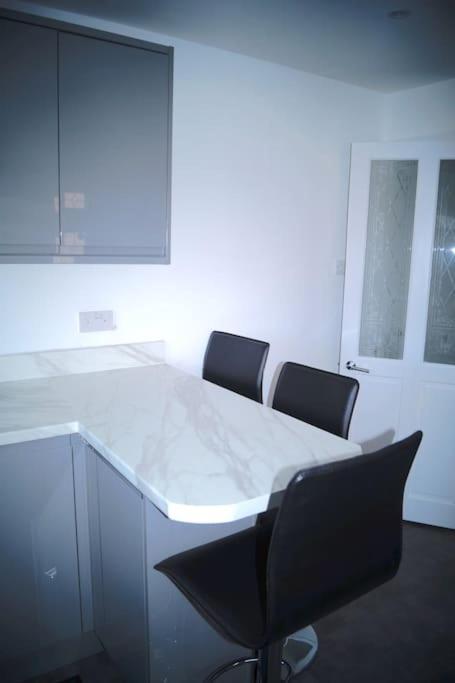 באטלי Luxurious Detached Bungalow מראה חיצוני תמונה