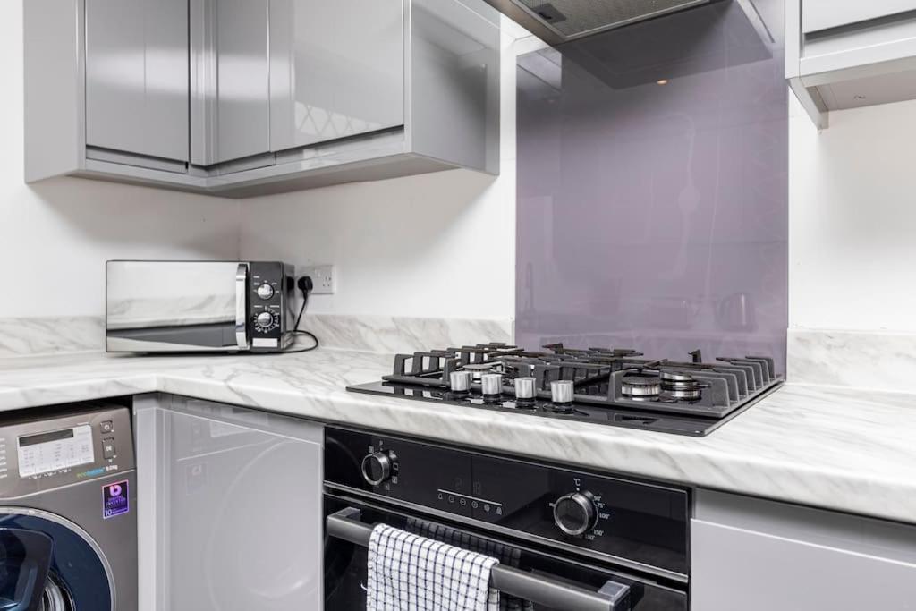באטלי Luxurious Detached Bungalow מראה חיצוני תמונה