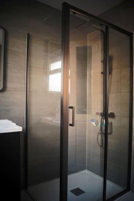 באטלי Luxurious Detached Bungalow מראה חיצוני תמונה