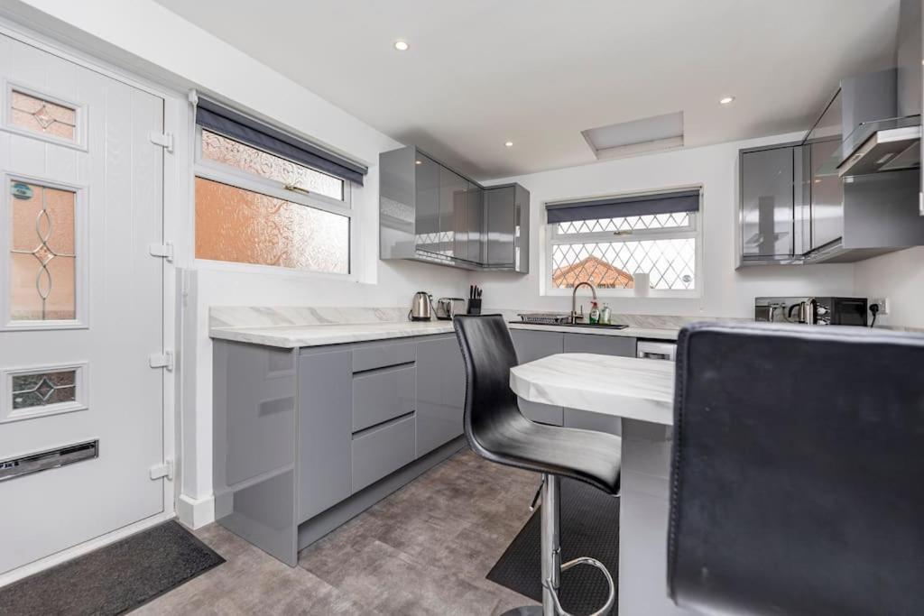 באטלי Luxurious Detached Bungalow מראה חיצוני תמונה