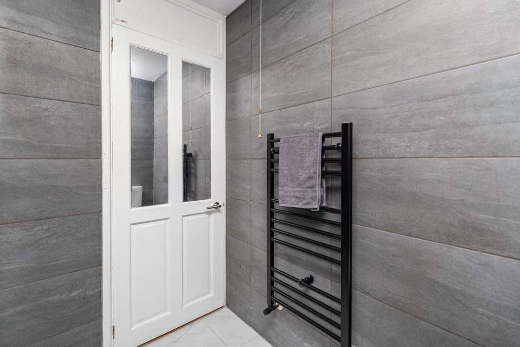 באטלי Luxurious Detached Bungalow מראה חיצוני תמונה