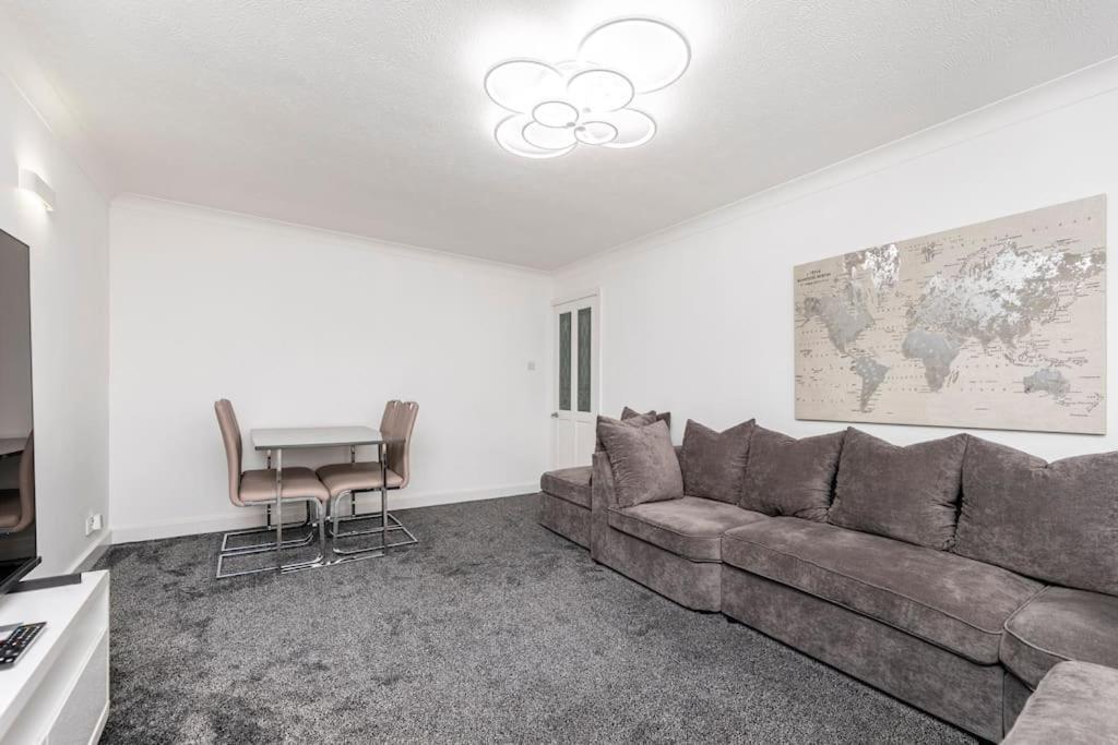 באטלי Luxurious Detached Bungalow מראה חיצוני תמונה